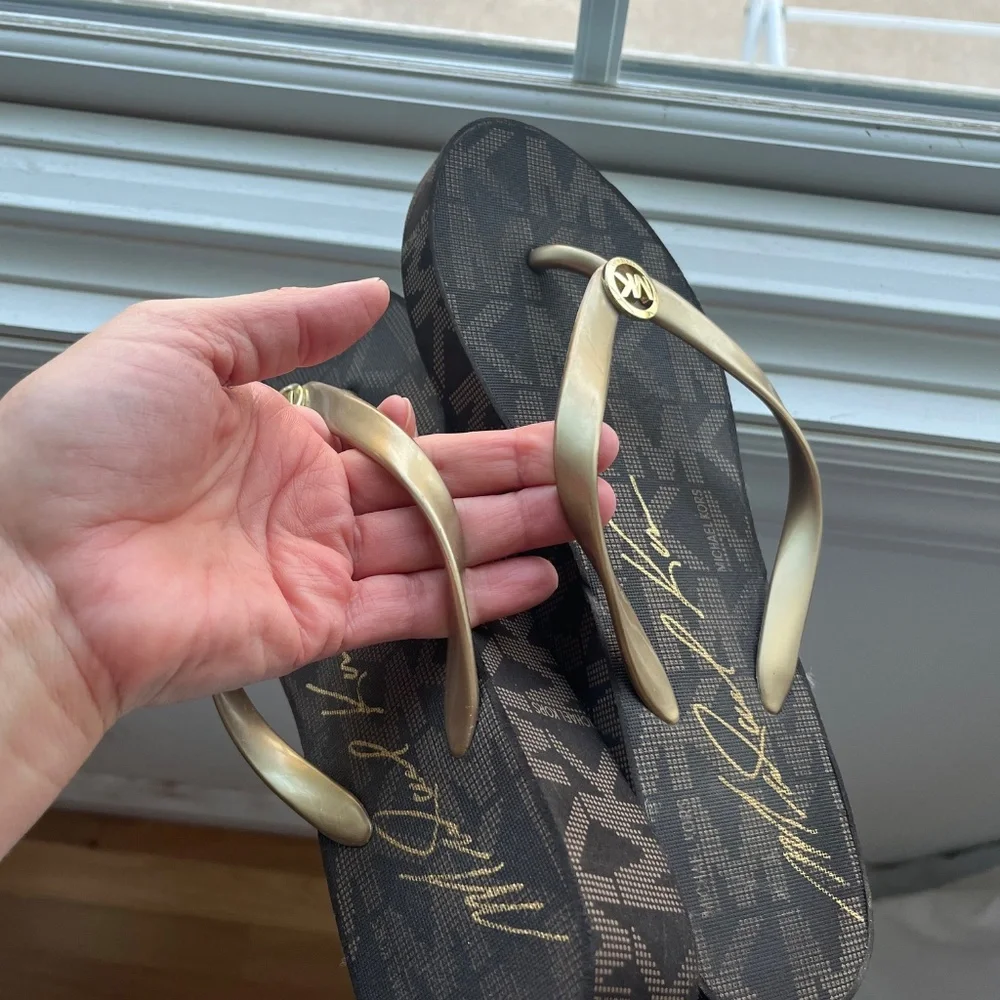 Michael Kors sandal wedges - Picture 2 of 3